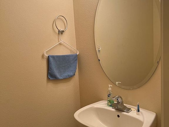 5th image of 1653 Burnside Pl Unit B