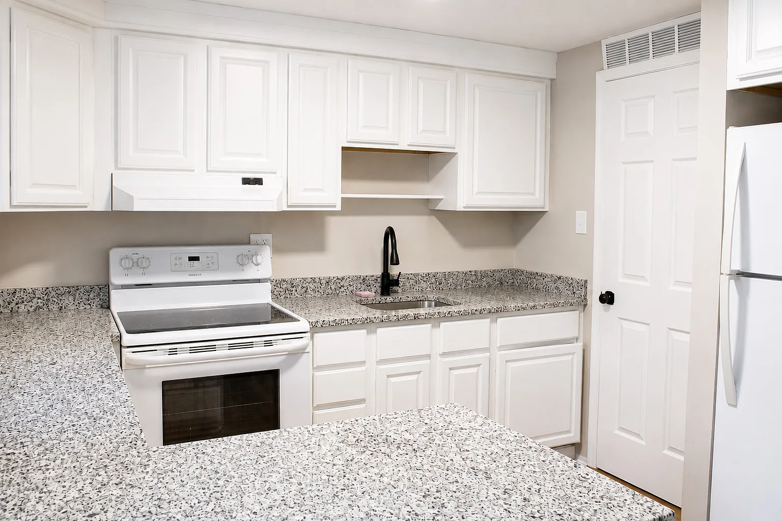 4 bed, 1572 sqft, $1,900 — Photo 4