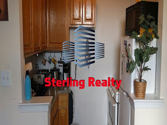 4th image of 2536 Crescent St #5