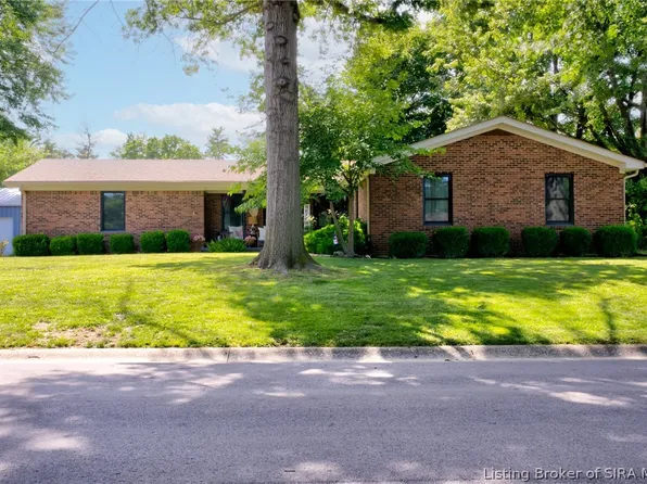 847 Beechwood Street, Sellersburg, IN 47172