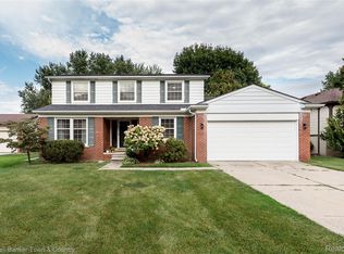 16400 Levan Rd, Livonia, MI 48154