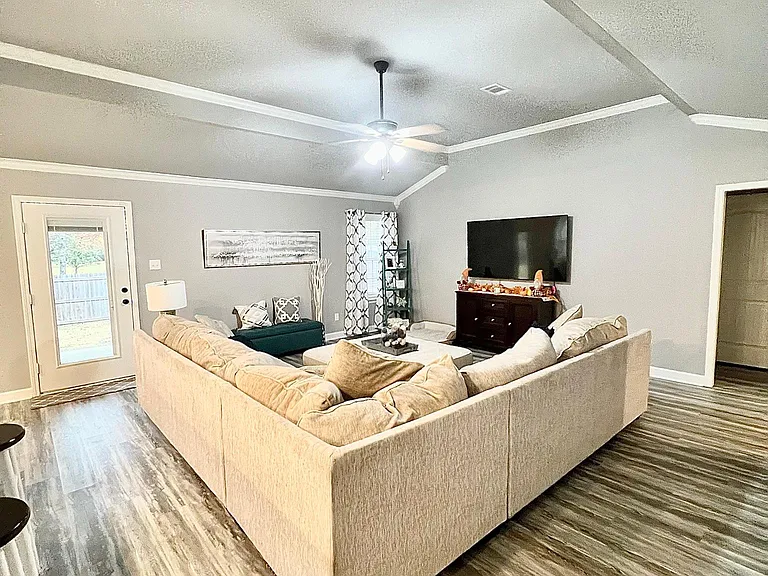 16 Kelby Ct — Photo 5