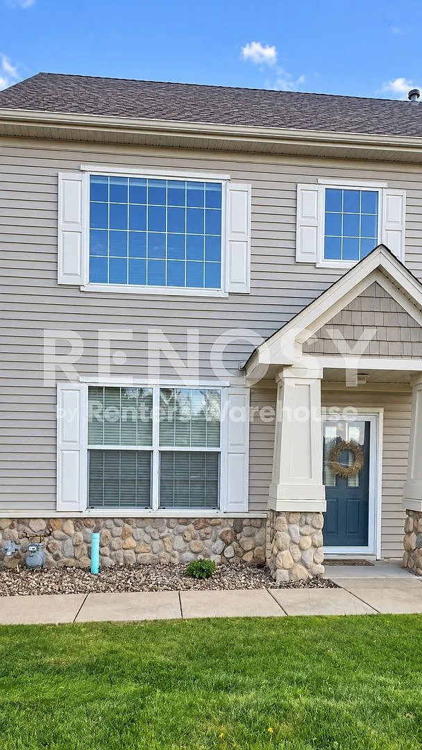 Available October 10th 2 Bedroom 2 Bath Townhouse-End Unit in Farmington — Photo 1