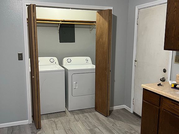 5th image of 1108 N Indiana Ave #B