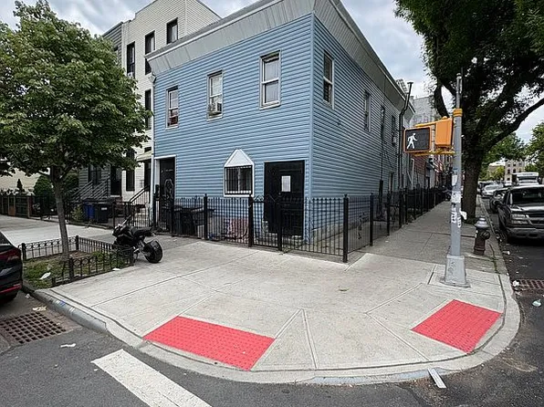 142 Sumpter St #9, Brooklyn, NY 11233