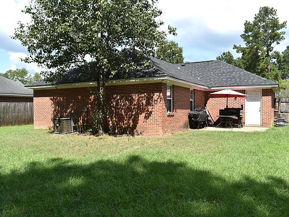 5th image of 121 Northbrook Ct