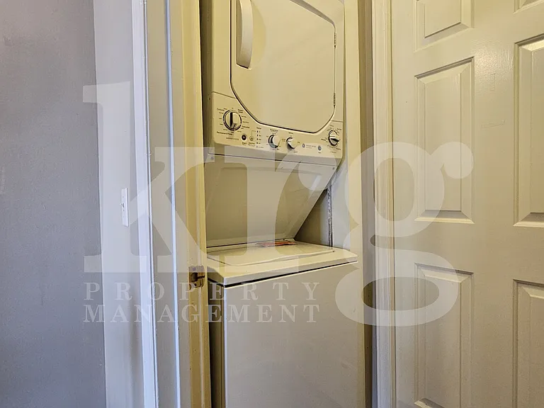 521 Tate St — Photo 7