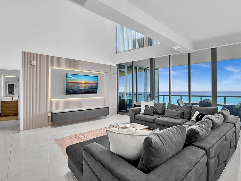 17121 Collins Ave #4403 — Photo 3