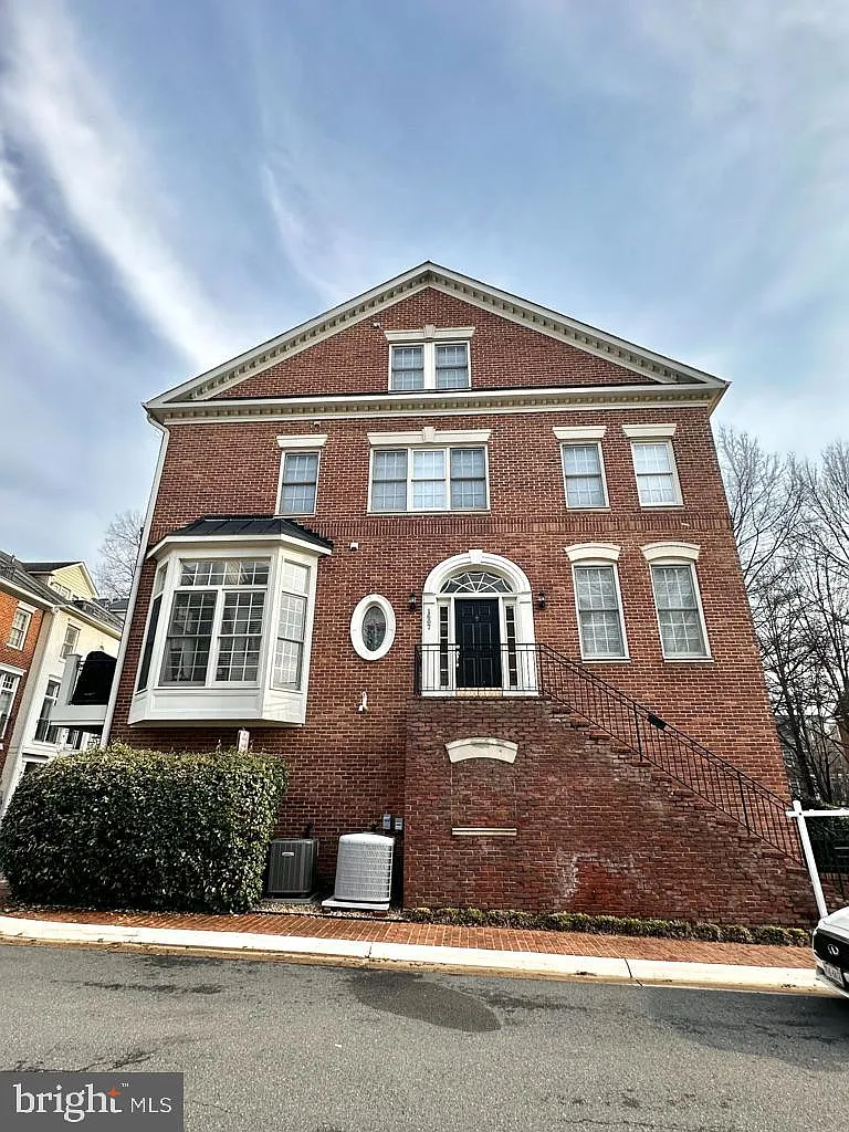 Building Photo - 1607 Seneca Ave