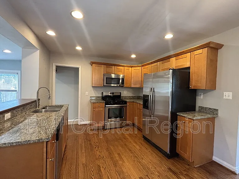 4706 Red Fox Rd — Photo 6