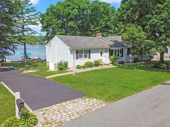 3rd image of 34 Macarthur Dr