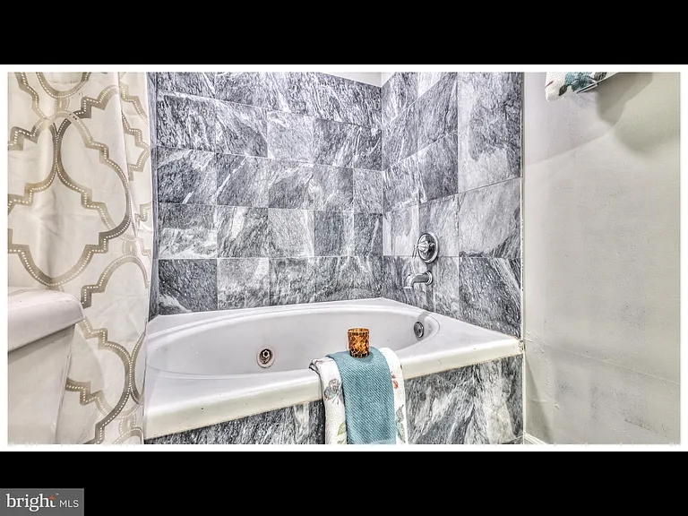 1209 S Ellwood Ave — Photo 22