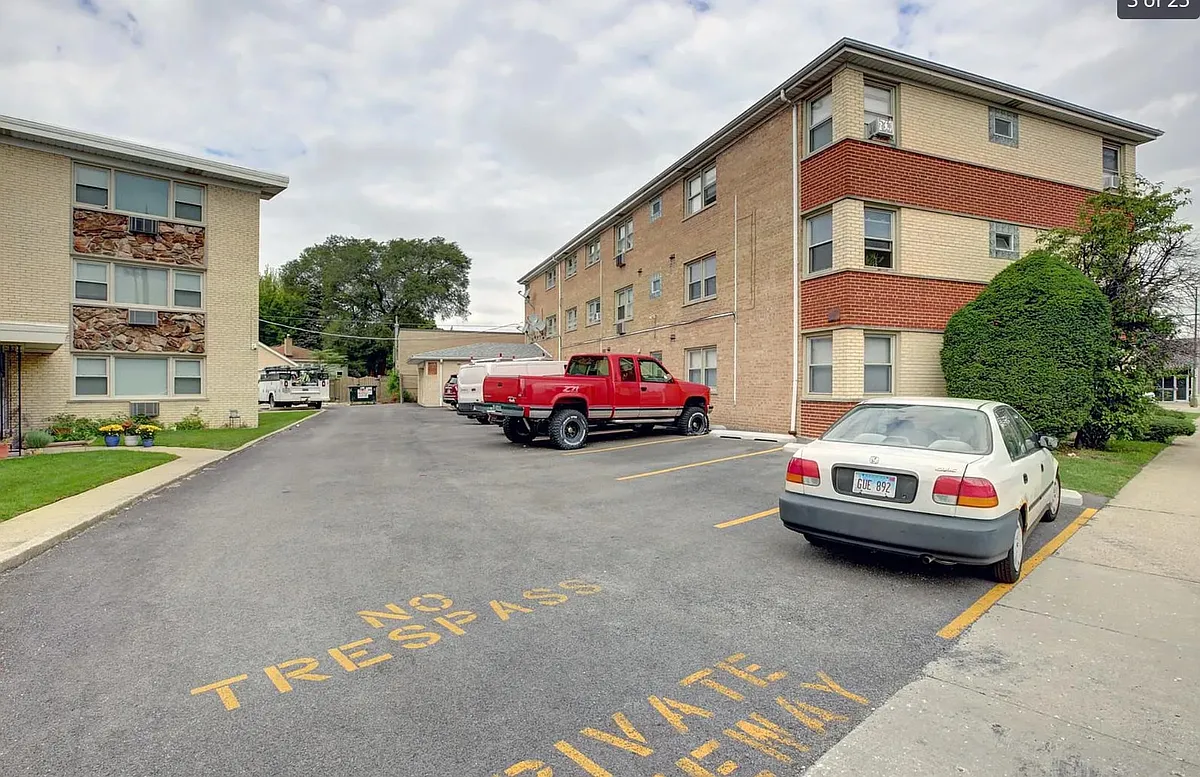 Building Photo - 6441 W Higgins Ave #3W