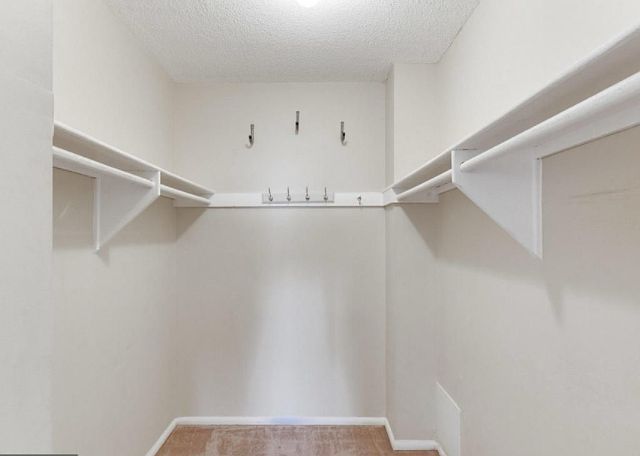 Walk-In-Closet