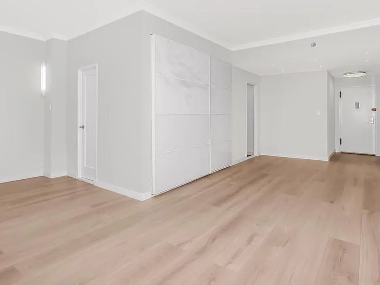 330 E 49th St #1E — Photo 5