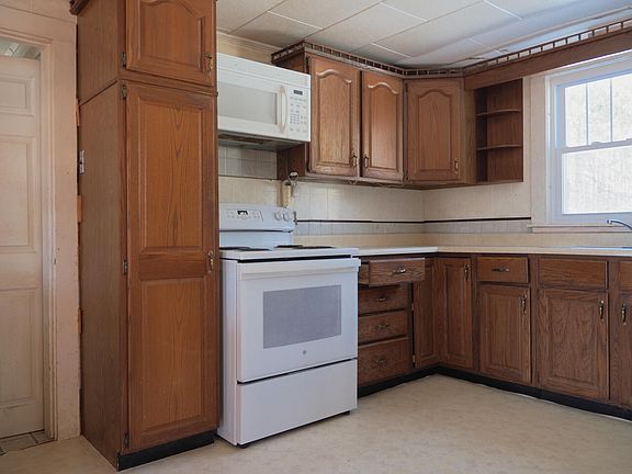 3rd image of 312 Northeast Road