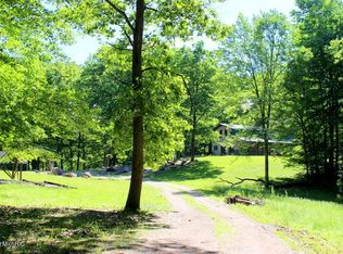 7283 Strait Rd, Jonesville, MI 49250