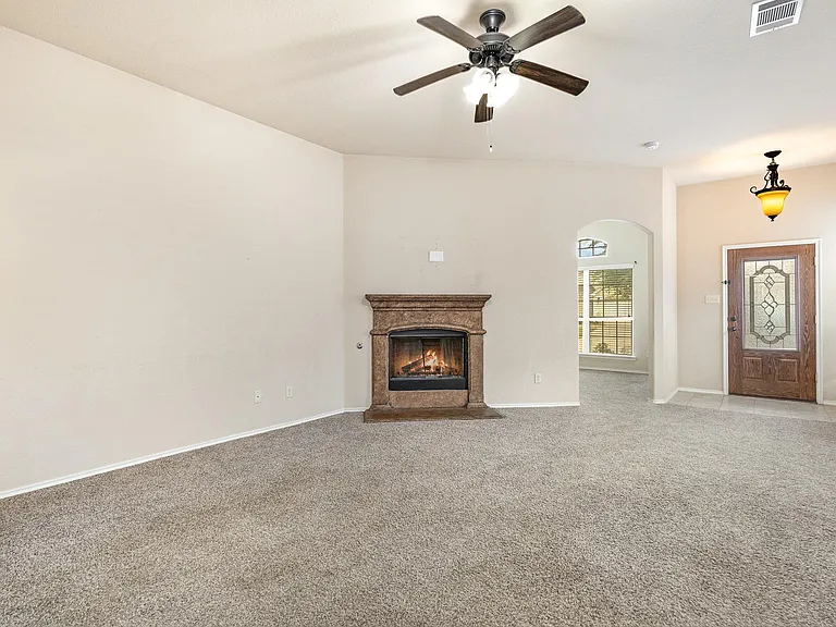 208 Whitman Dr — Photo 10