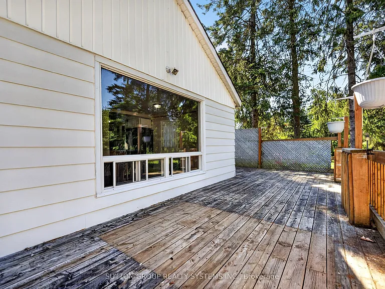 2082 Lilac Dr — Photo 23