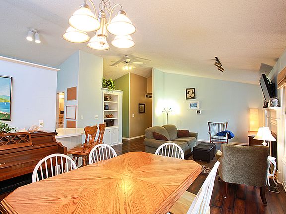 4th image of 768 N Meadow Dr