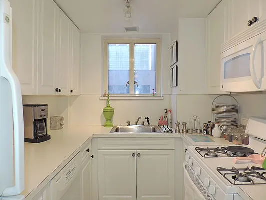 Rented by essential NEW YORK Real Estate | media 17