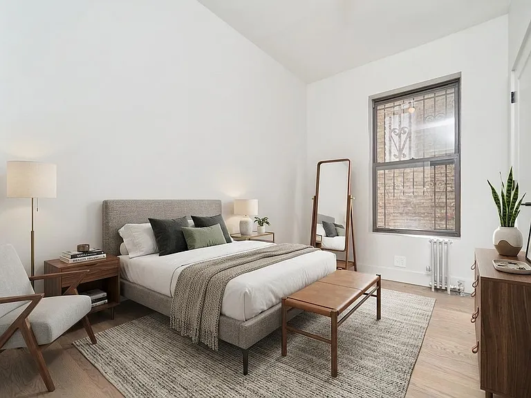 208 E 6th St #39 — Photo 2