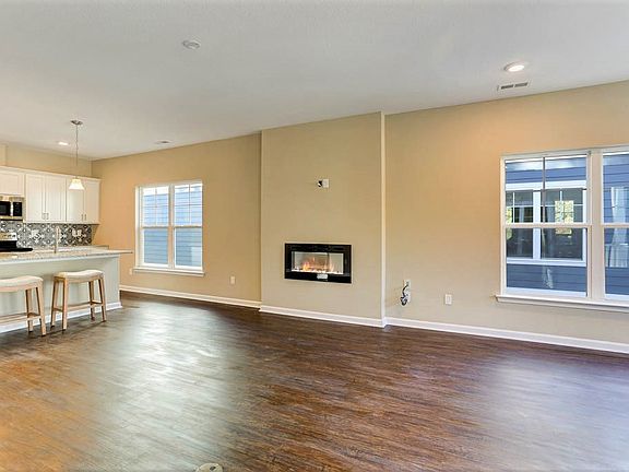 4th image of 100 Genoa Ct
