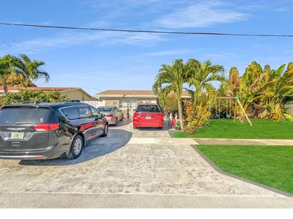 8361 NW 24th Ct, Sunrise, FL 33322