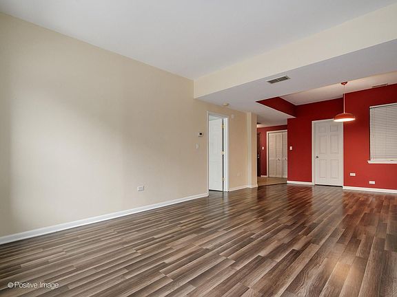 4th image of 4754 N Dover St #1E