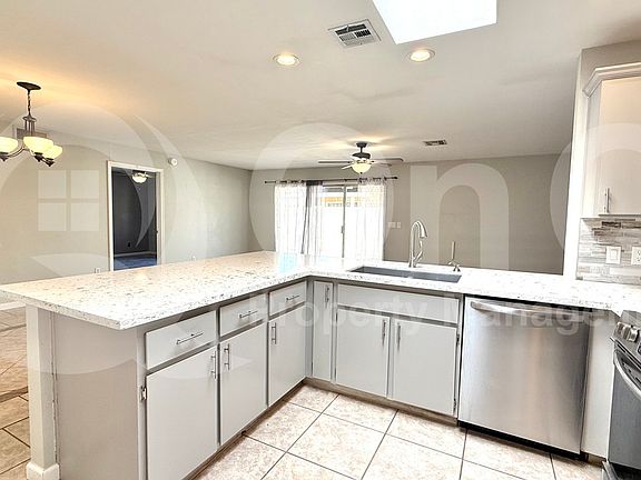4th image of 538 W Oxford Dr