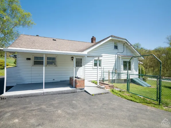 93 White Bridge Rd, Old Chatham, NY 12136