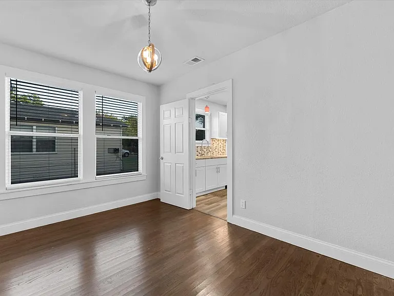 1119 Clinton St — Photo 7