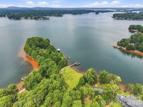 106 Stepaside Ln, Mooresville, NC 28117
