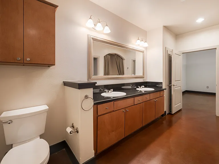 840 Green St #121 — Photo 15