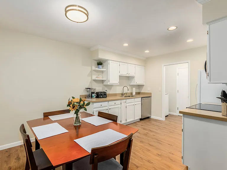 1949 E Inverness Cir — Photo 8