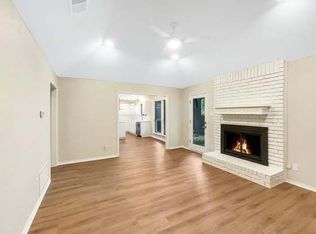 901 Springleaf Ln, Arlington, TX 76018