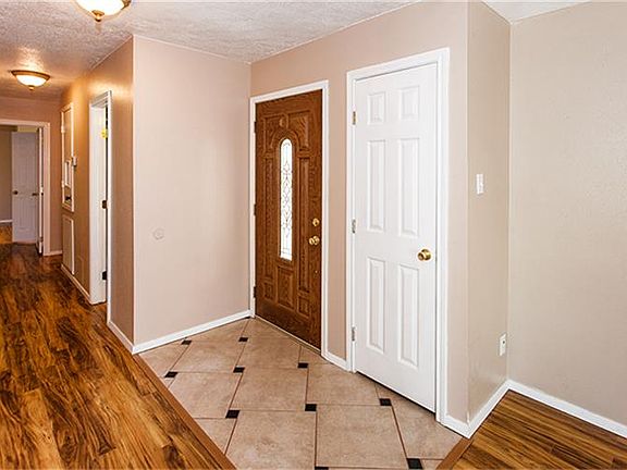 3rd image of 2826 Pickett Dr