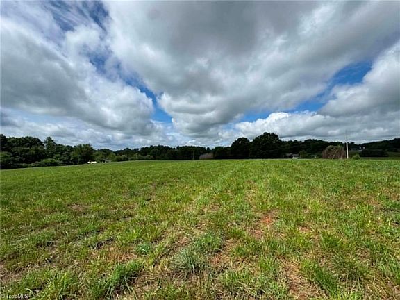 4th image of 2 Poplar Springs Rd