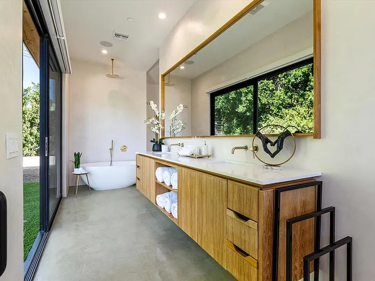 524 E Miraleste Ct — Photo 47