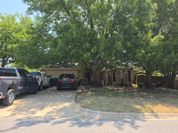 2204 Carriage Hl, Denton, TX 76207