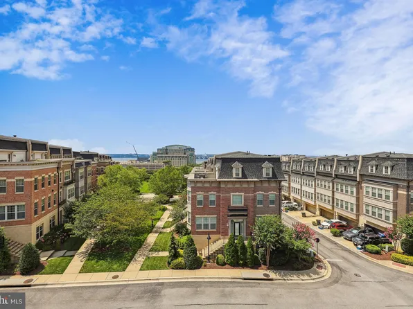 601 Sprintsail Way #64, Oxon Hill, MD 20745