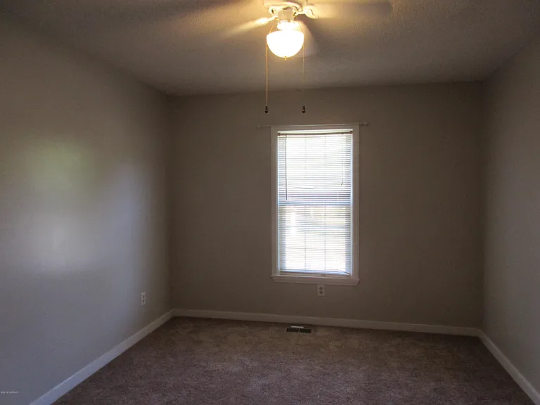 102 Persimmon Ct — Photo 11