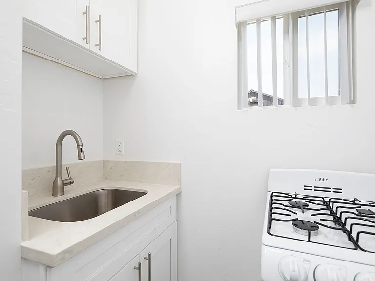 1414 Roosevelt Ave — Photo 25