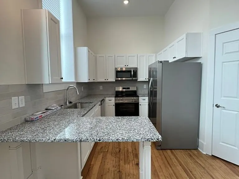 114 Nassau Pl — Photo 6