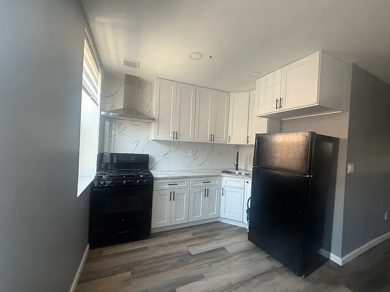 181 Hale Ave #2 — Photo 3
