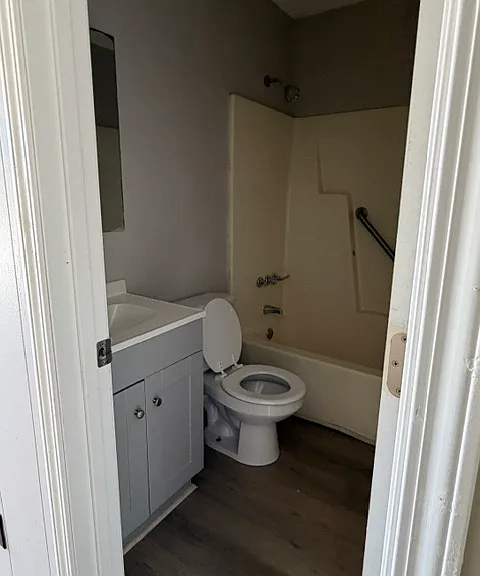516 Burgess St #F — Photo 7