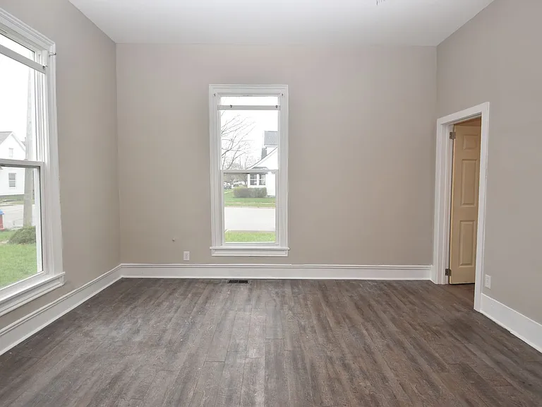 434 W Lawrence St — Photo 6