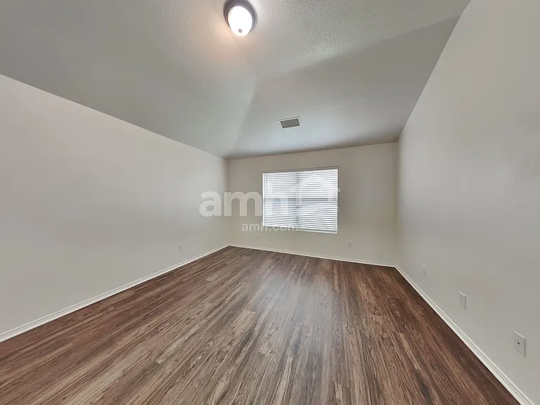 1207 Fox Glen Trl — Photo 12