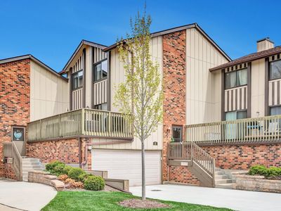 16 Lakeview Ct, Willowbrook, IL, 60527