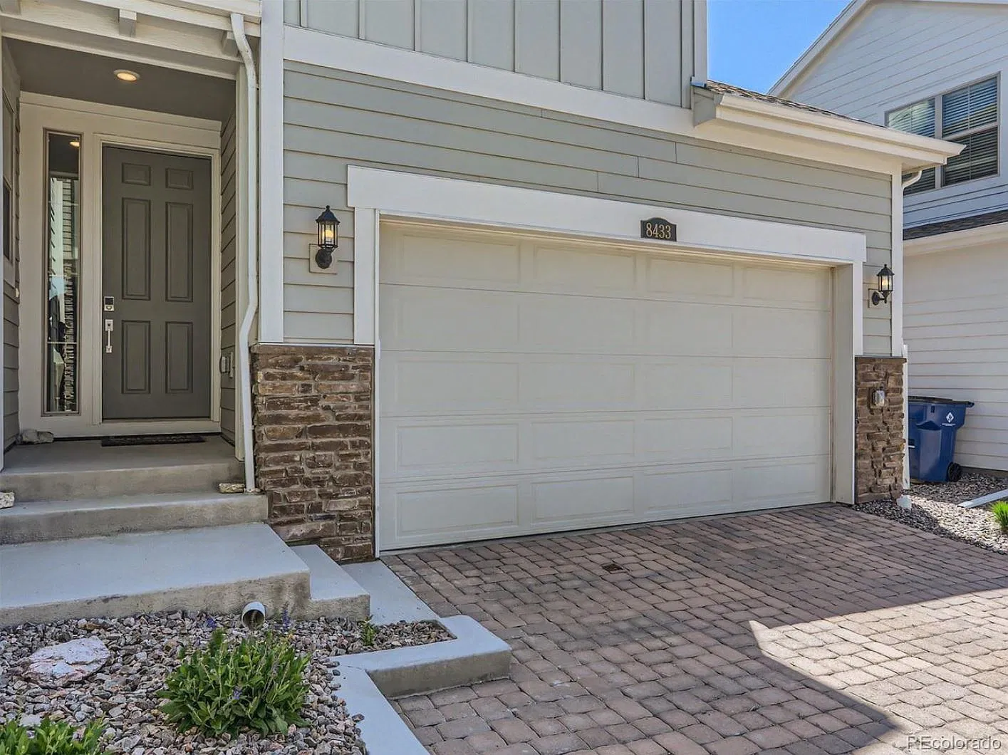 4 bed, 2367 sqft, $4,000 — Photo 2
